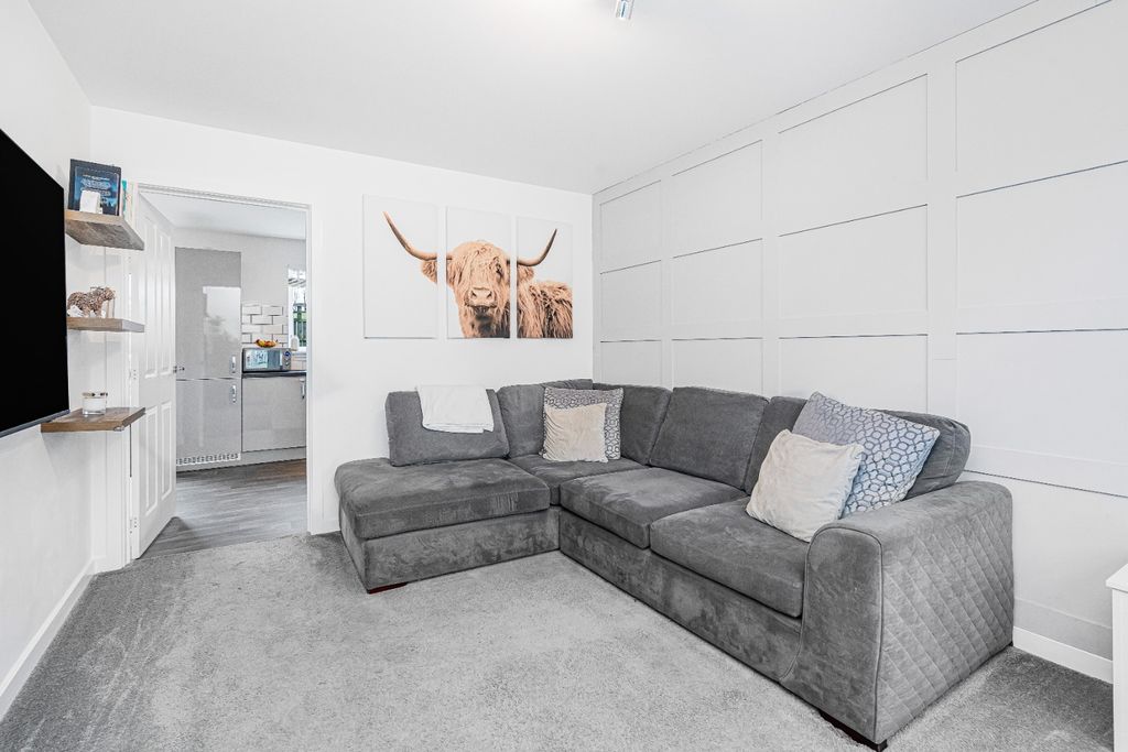 Property photo 2 of 33 4858136