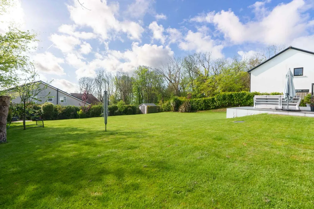 Property photo 2 of 39