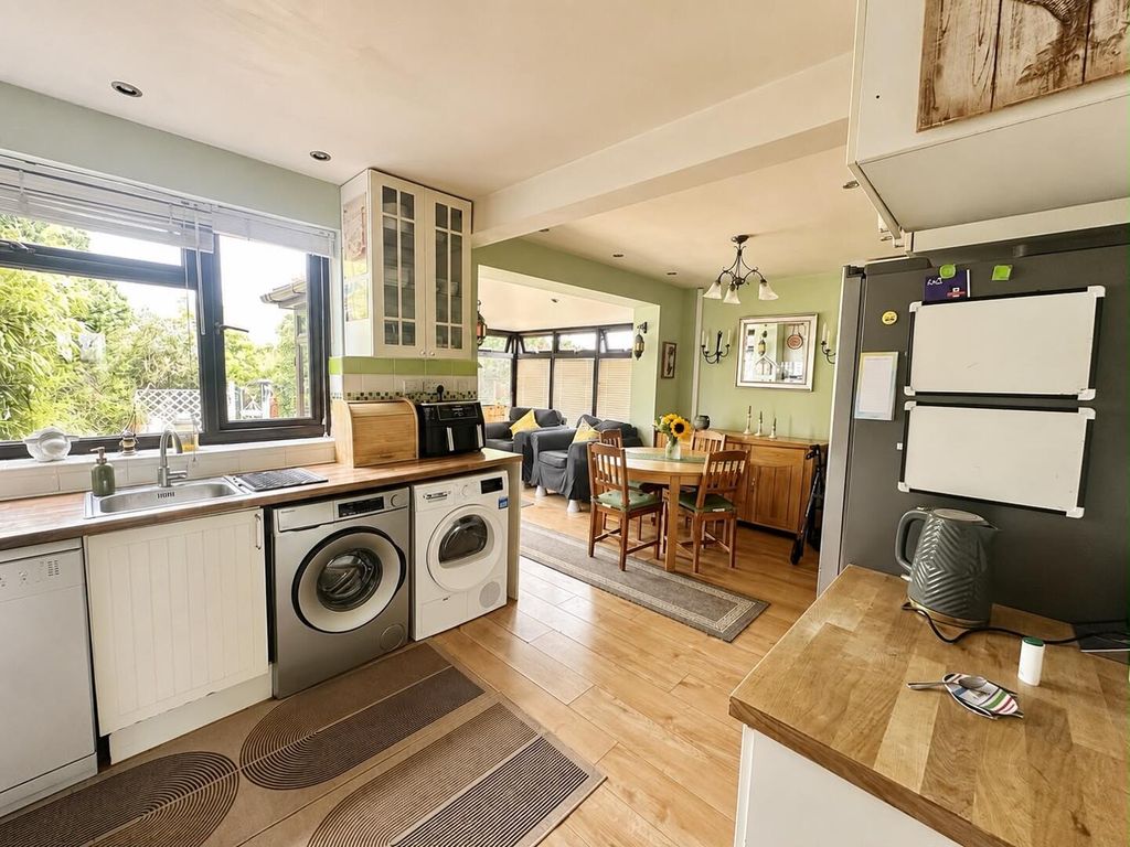 Property photo 3 of 23 Kitchen