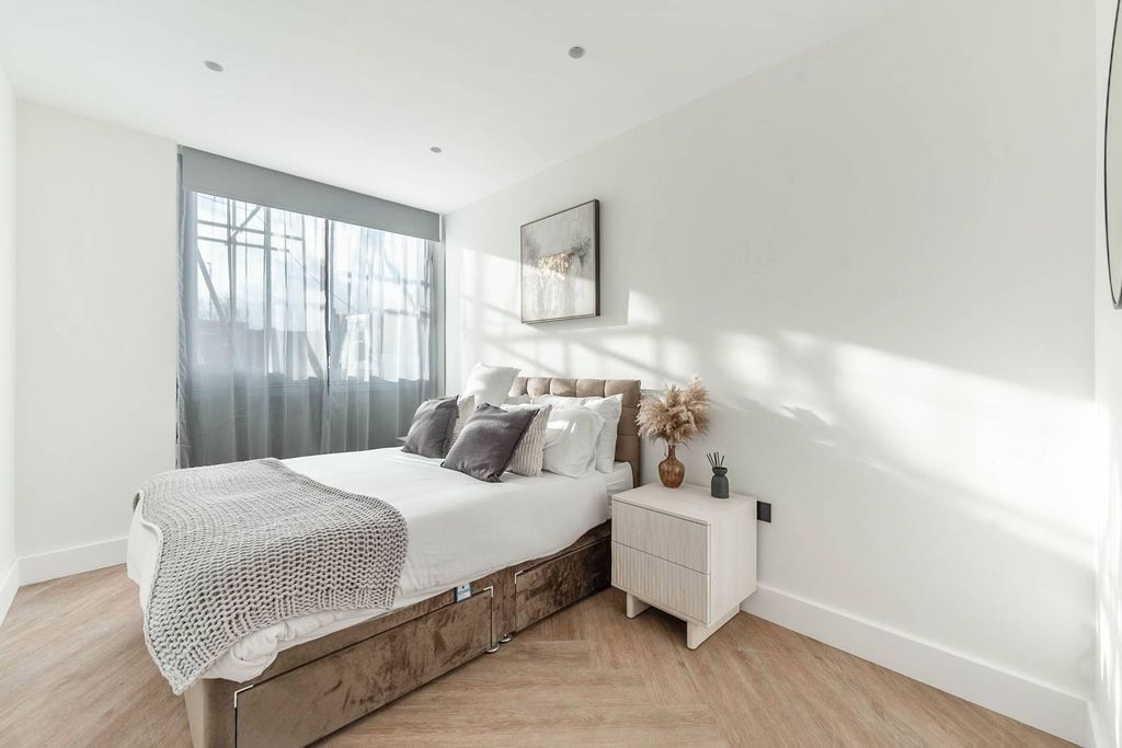 Property photo 2 of 26