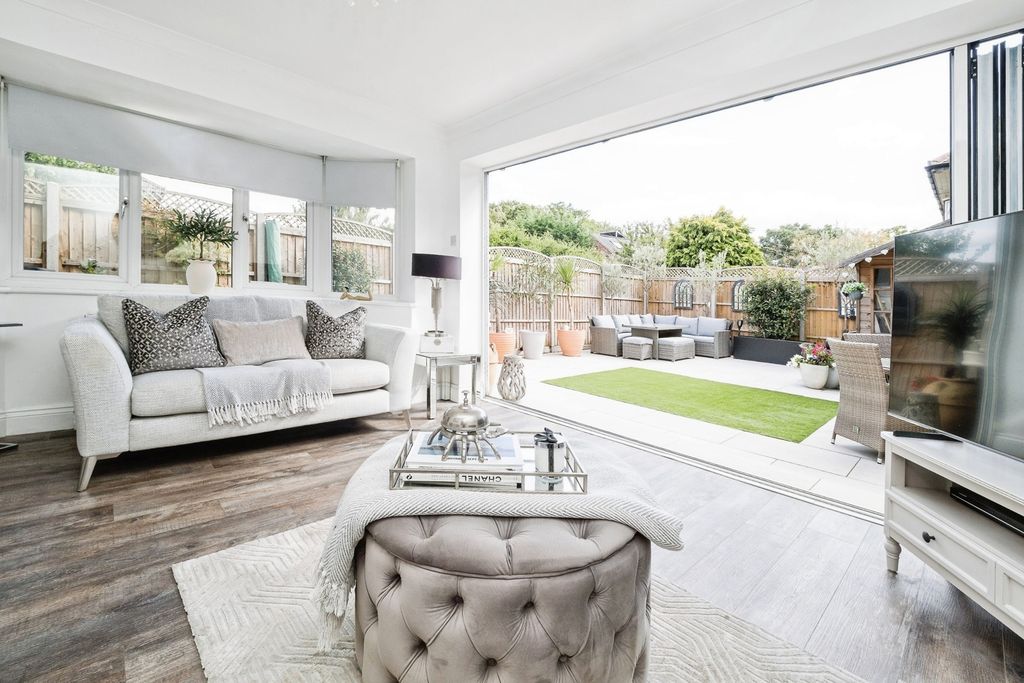 Property photo 3 of 17 Pbox-Img.Jpg