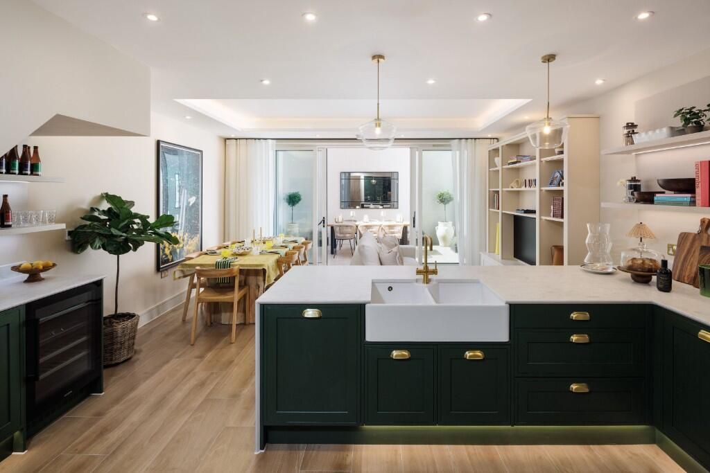 Property photo 3 of 19 Kitchen