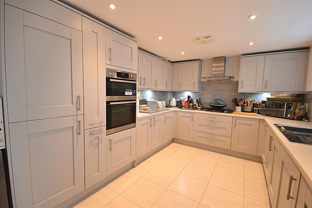 Property photo 2 of 13 15.Png