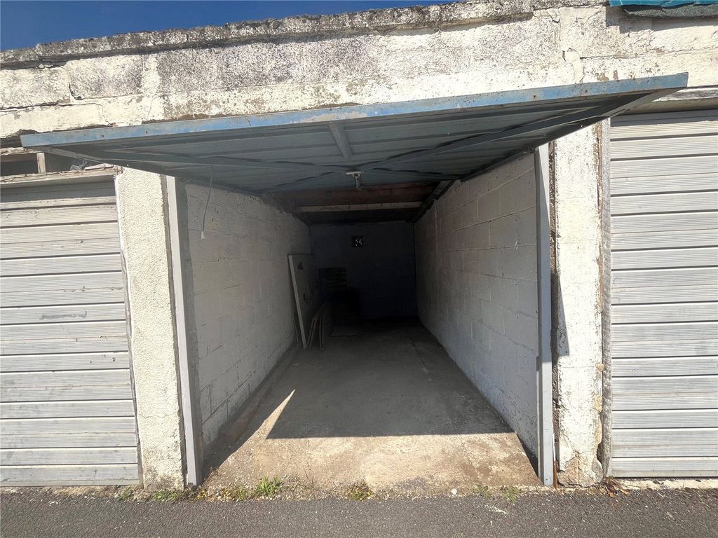 Property photo 3 of 3 Garage