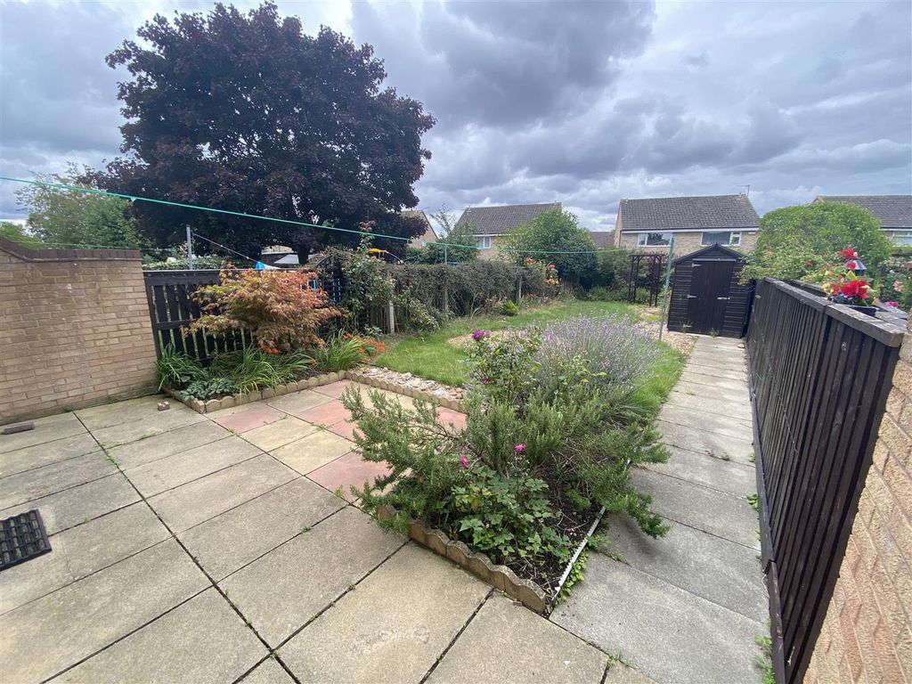 Property photo 2 of 11 Externally