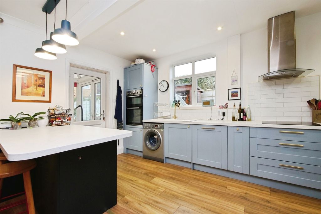 Property photo 3 of 20