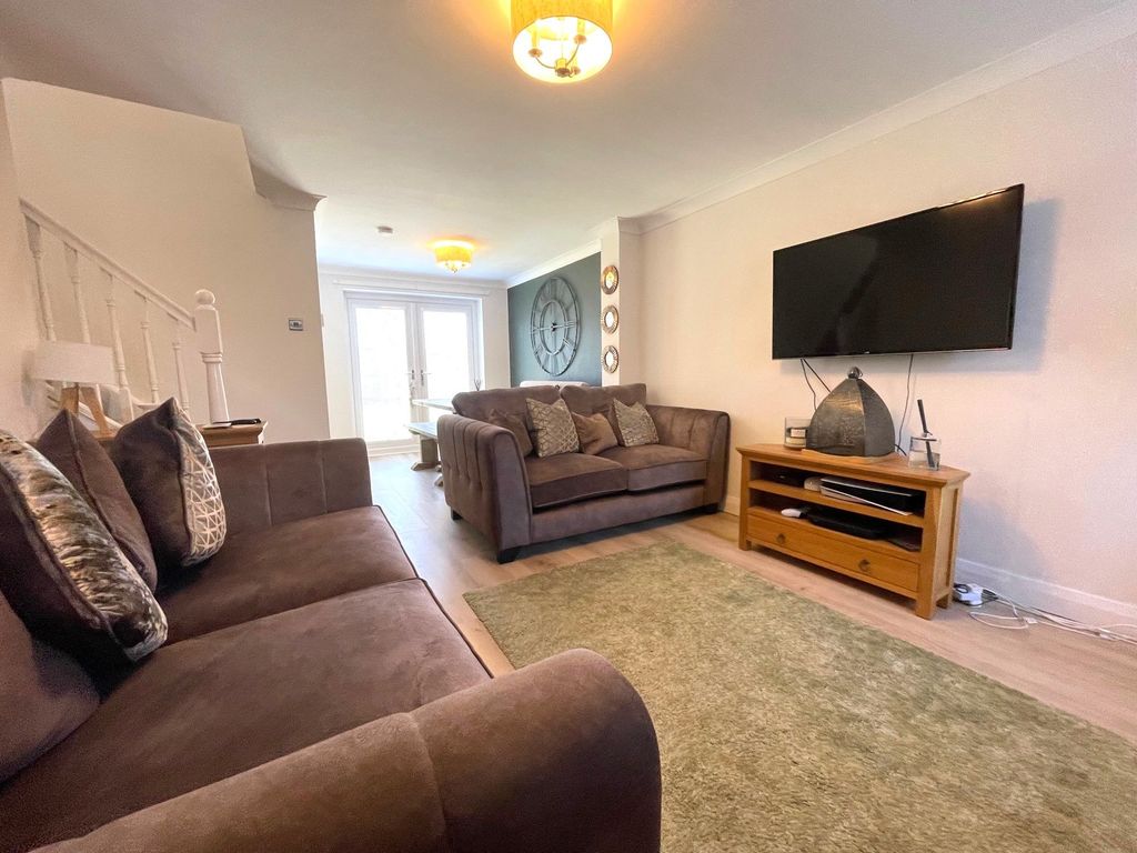 Property photo 2 of 17 Photograph 2