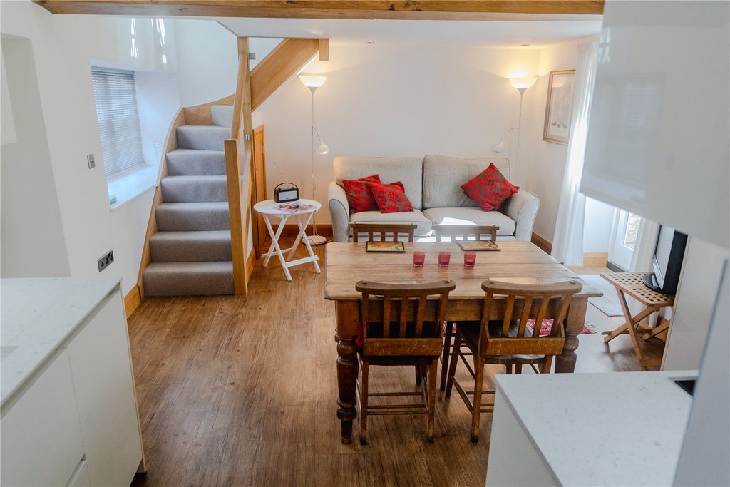 Property photo 2 of 11 Living Space