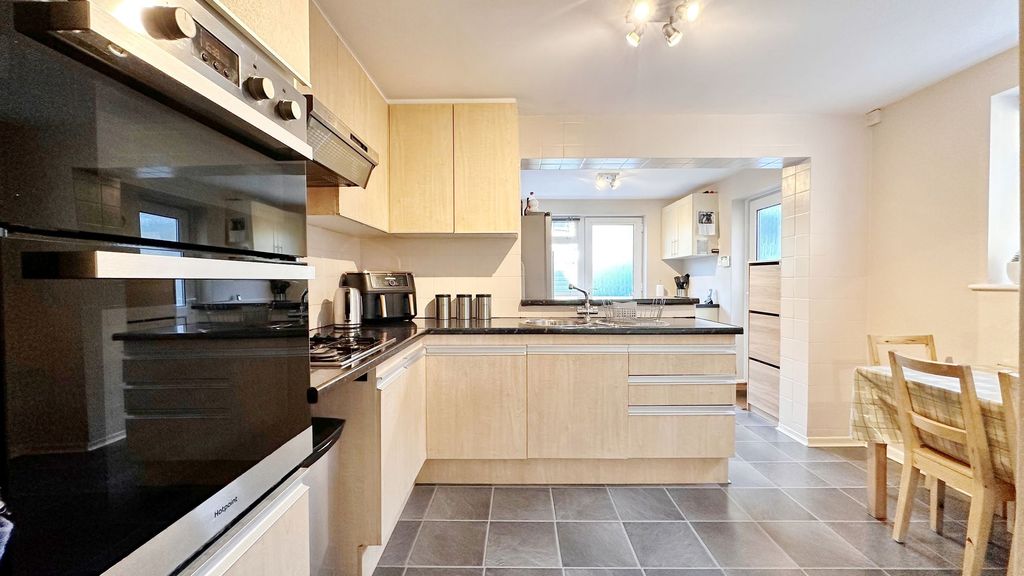 Property photo 3 of 20 Kitchen