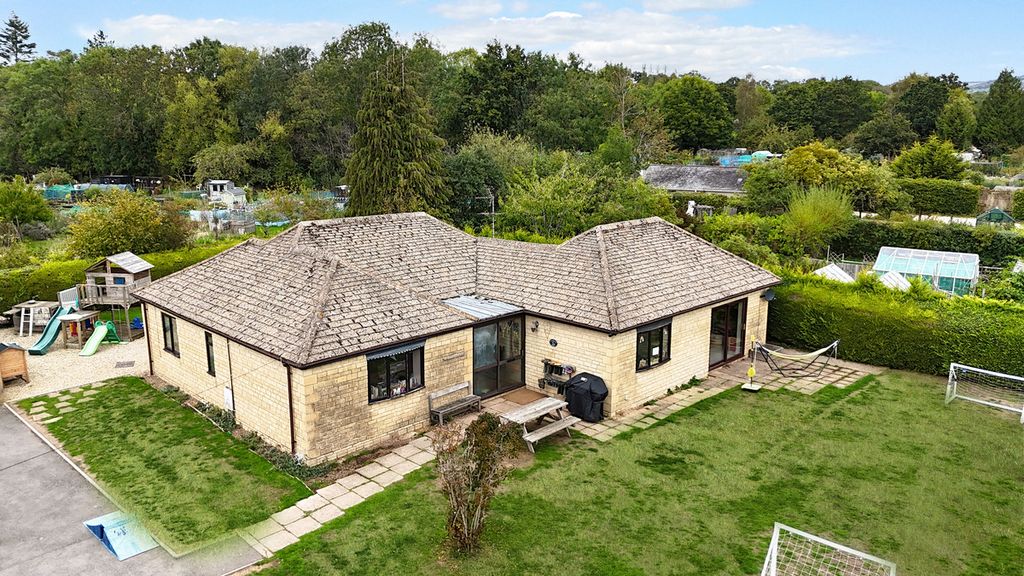 Property photo 2 of 28