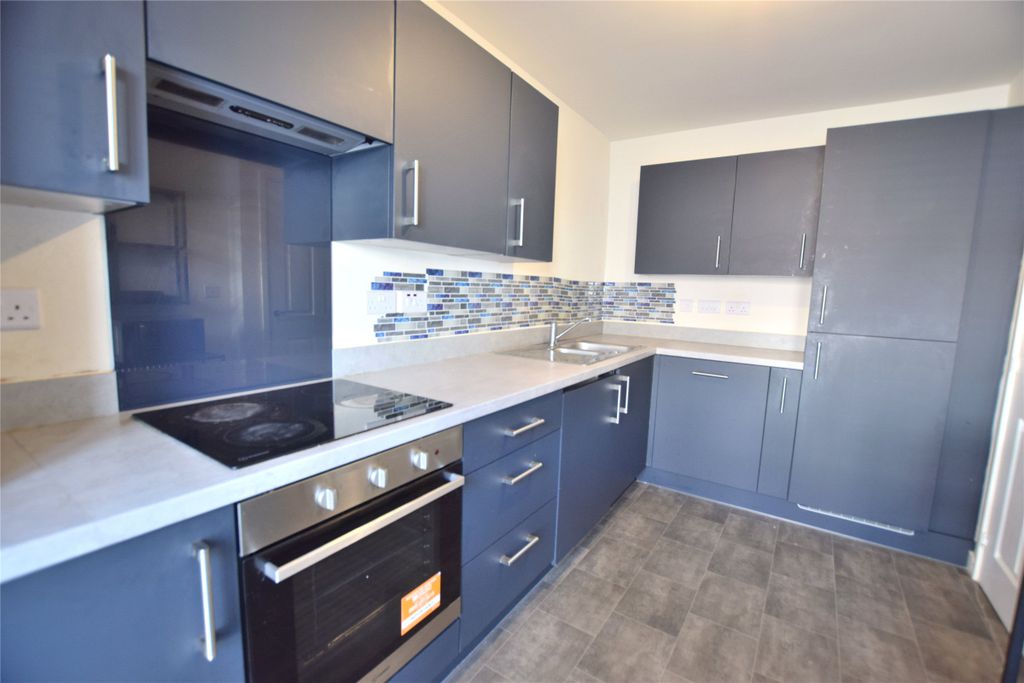 Property photo 3 of 12 Kitchen 1