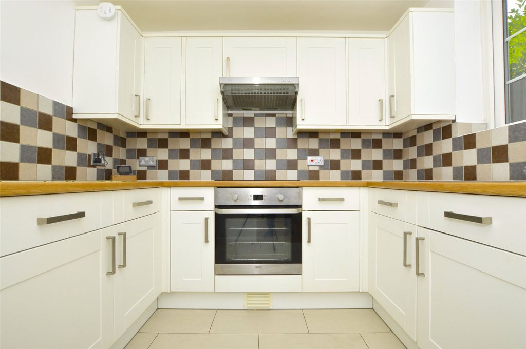 Property photo 2 of 14 Kitchen