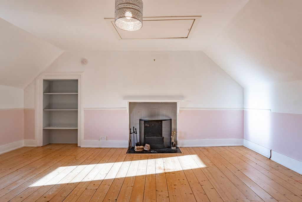 Property photo 3 of 34