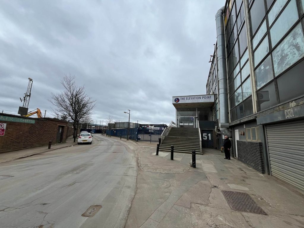 Property photo 1 of 32