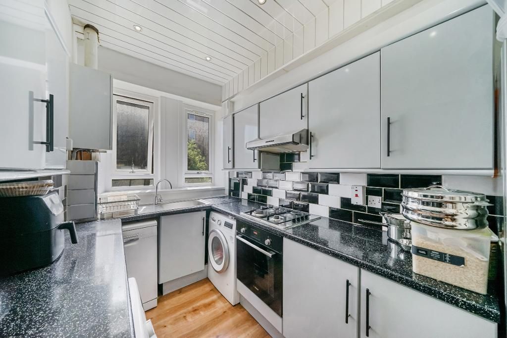 Property photo 3 of 17 Kitchen