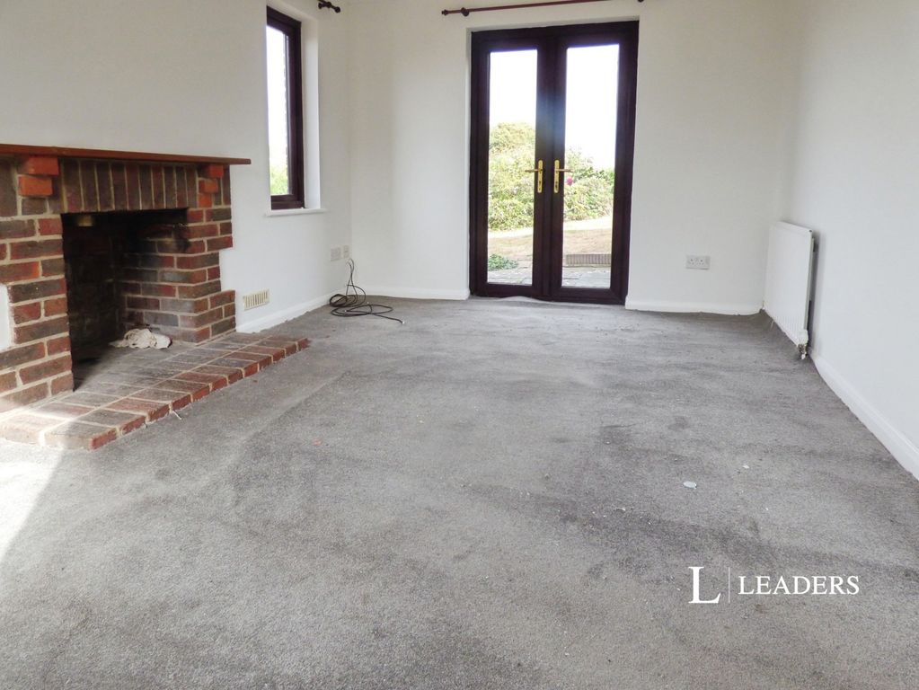 Property photo 3 of 18 Lounge