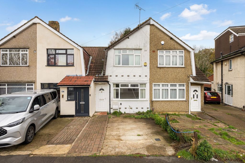 Property photo 1 of 15 56 Langley Crescent, Harlington, Hayes, Ub3 5Hn