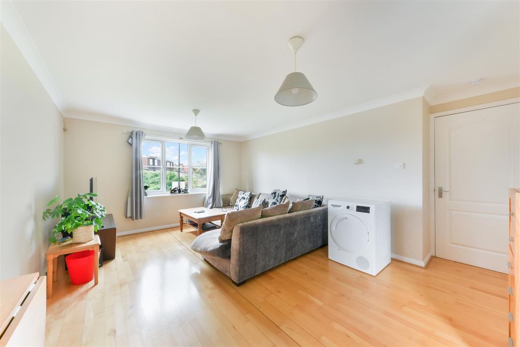 Property photo 2 of 9 11.Jpg