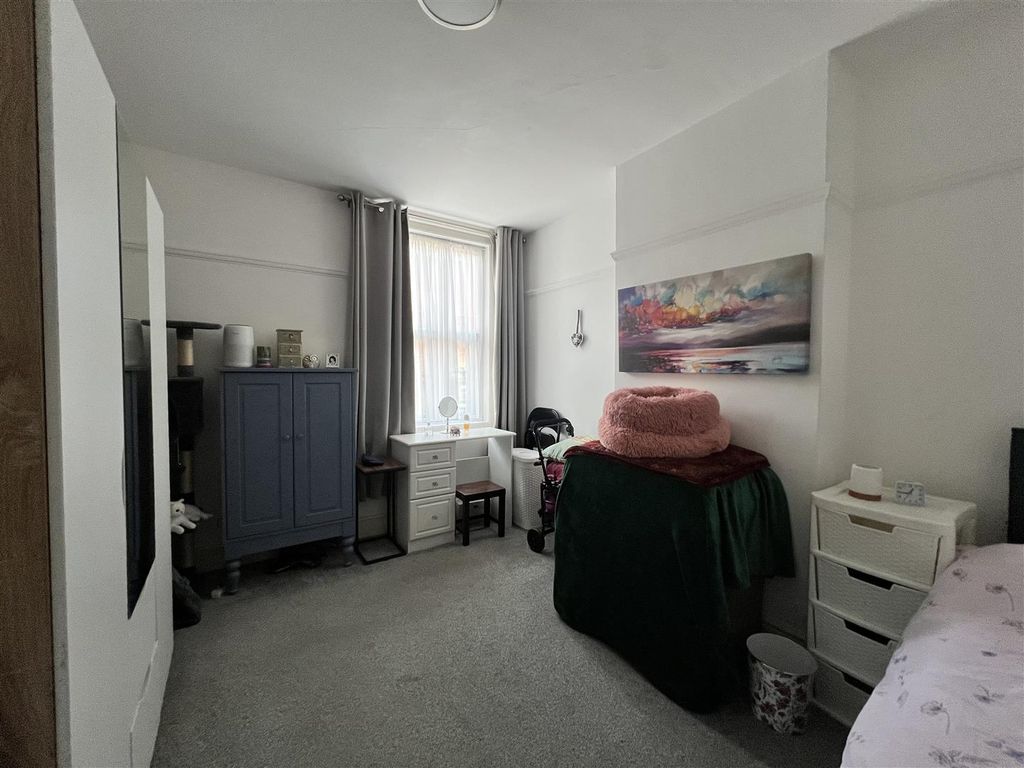 Property photo 2 of 9 Master Bedroom