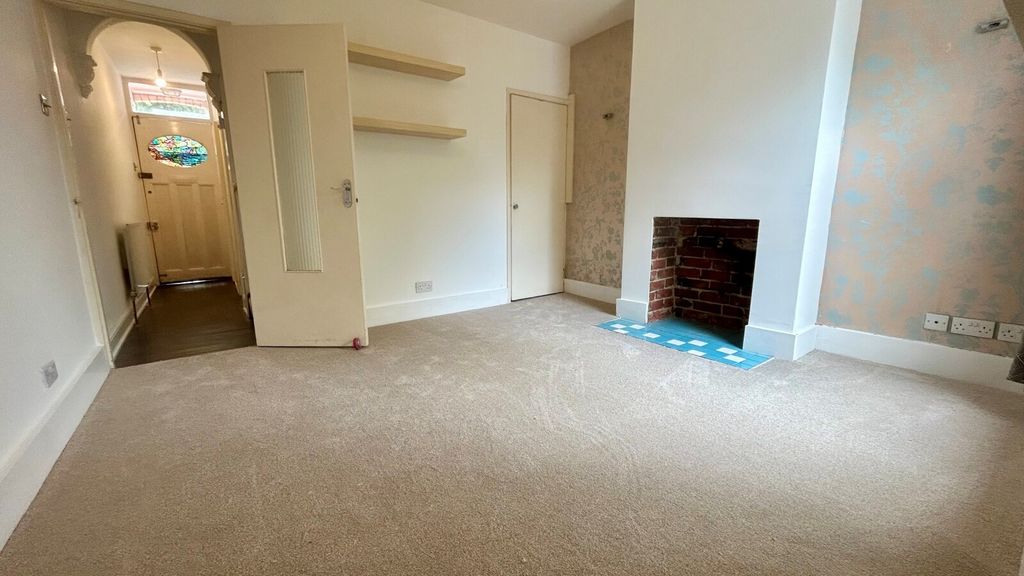 Property photo 2 of 9 Picture No. 13