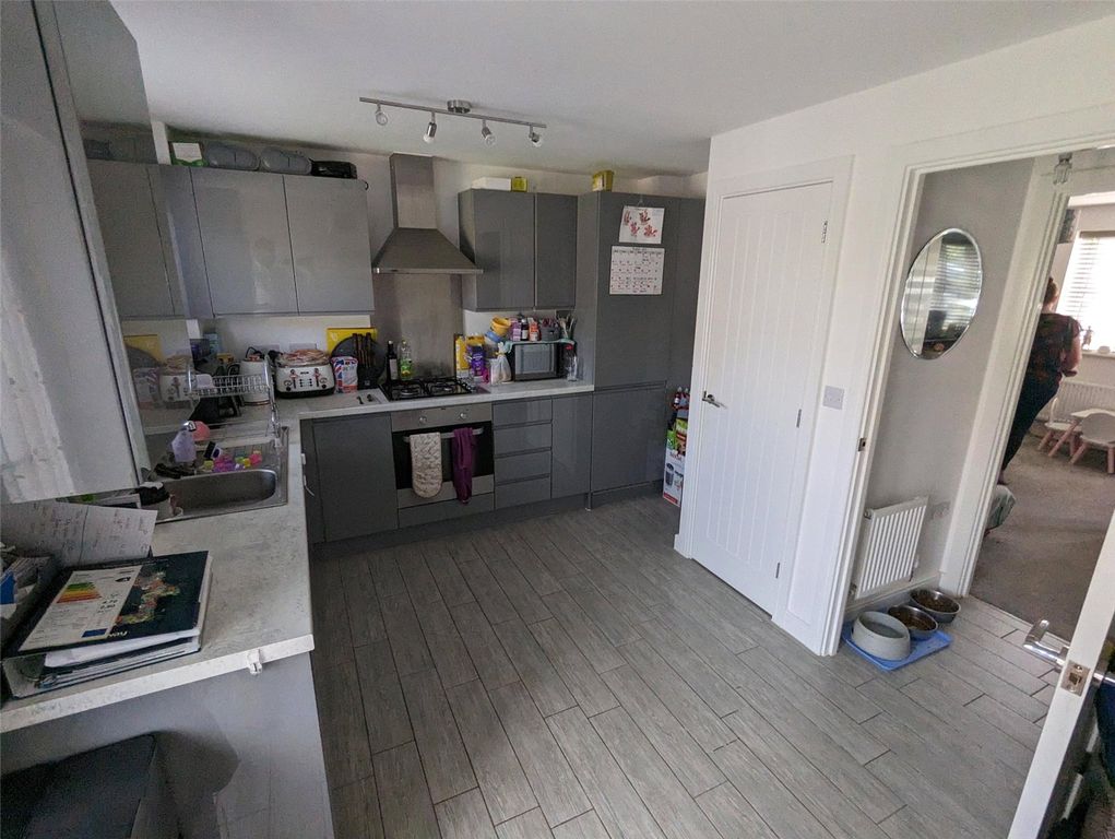 Property photo 3 of 9 Kitchen