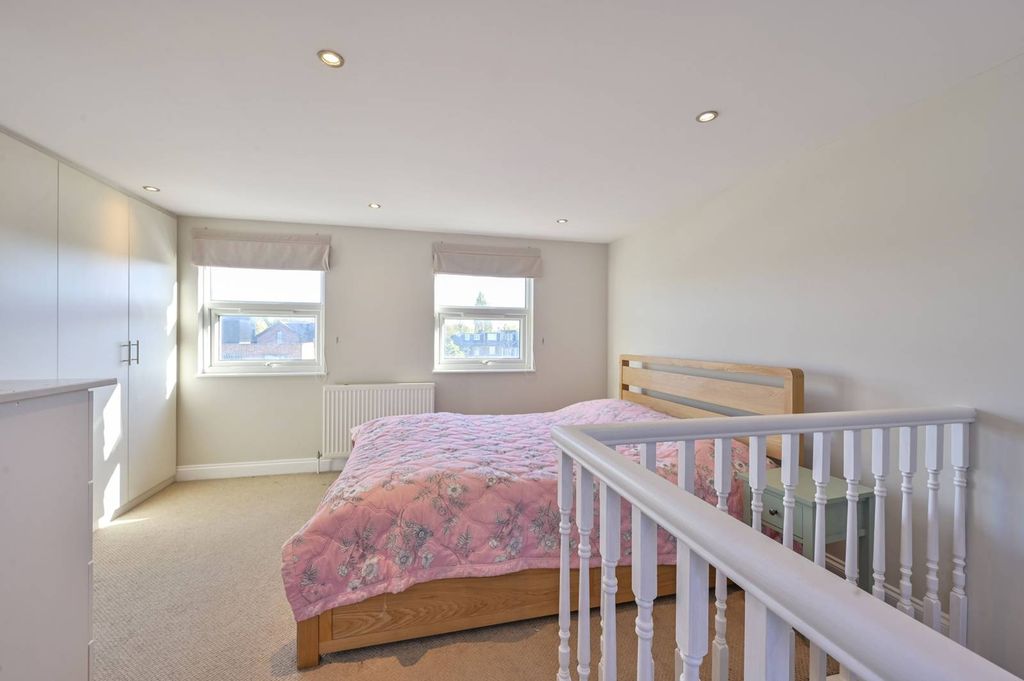 Property photo 3 of 10