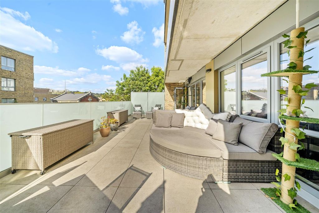 Property photo 3 of 17