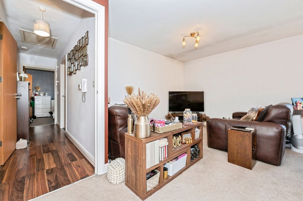 Property photo 3 of 14 Pbox-Img.Jpg