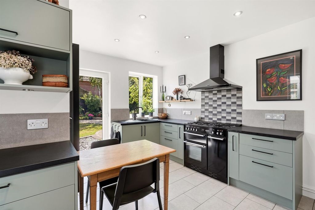 Property photo 3 of 38 41-Grovewalk-029.Jpg
