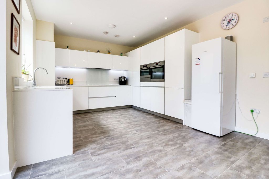 Property photo 2 of 13 Kitchen