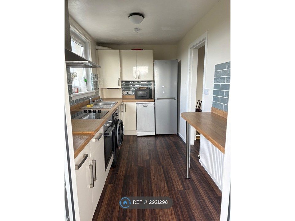 Property photo 3 of 7 Kitchen