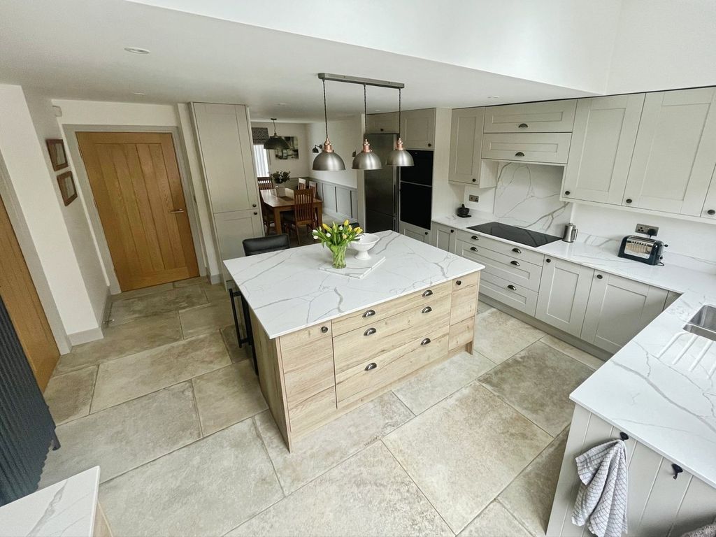 Property photo 3 of 36