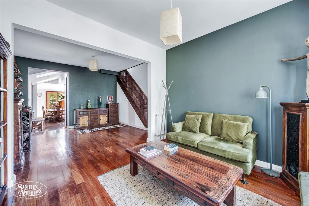 Property photo 3 of 16 77 Dudley Gardens-4.Jpg