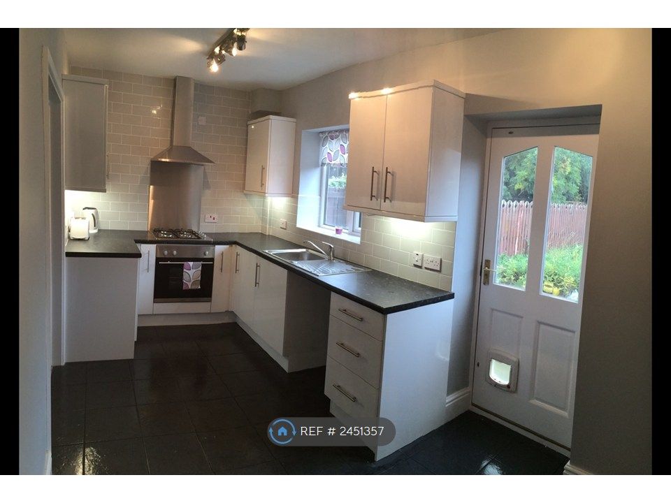 Property photo 3 of 13 Kitchen