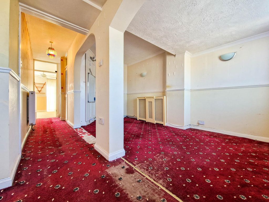 Property photo 3 of 14 Hallway/Reception