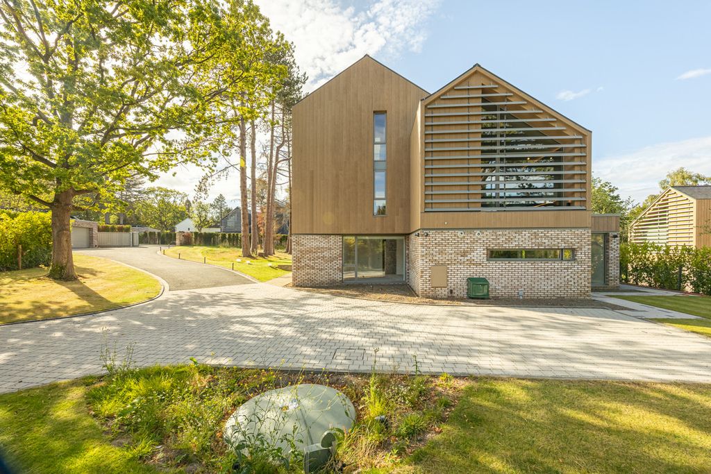 Property photo 3 of 18