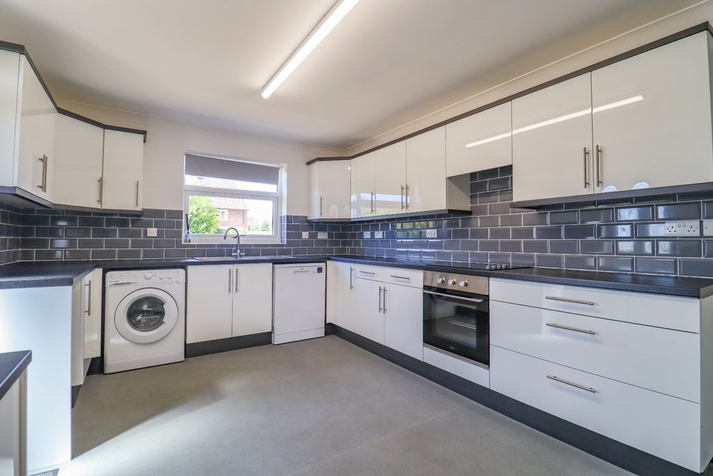 Property photo 3 of 28 4332345