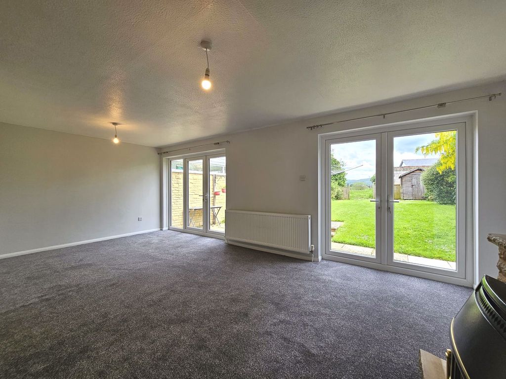 Property photo 3 of 11 Photo 16