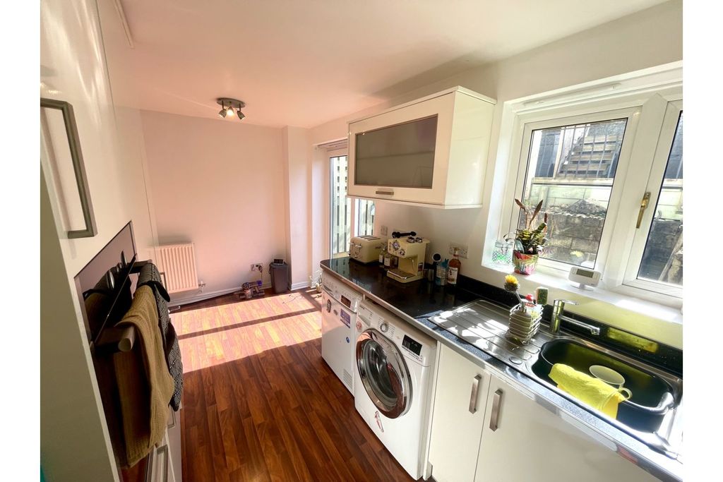 Property photo 3 of 27 Kitchen