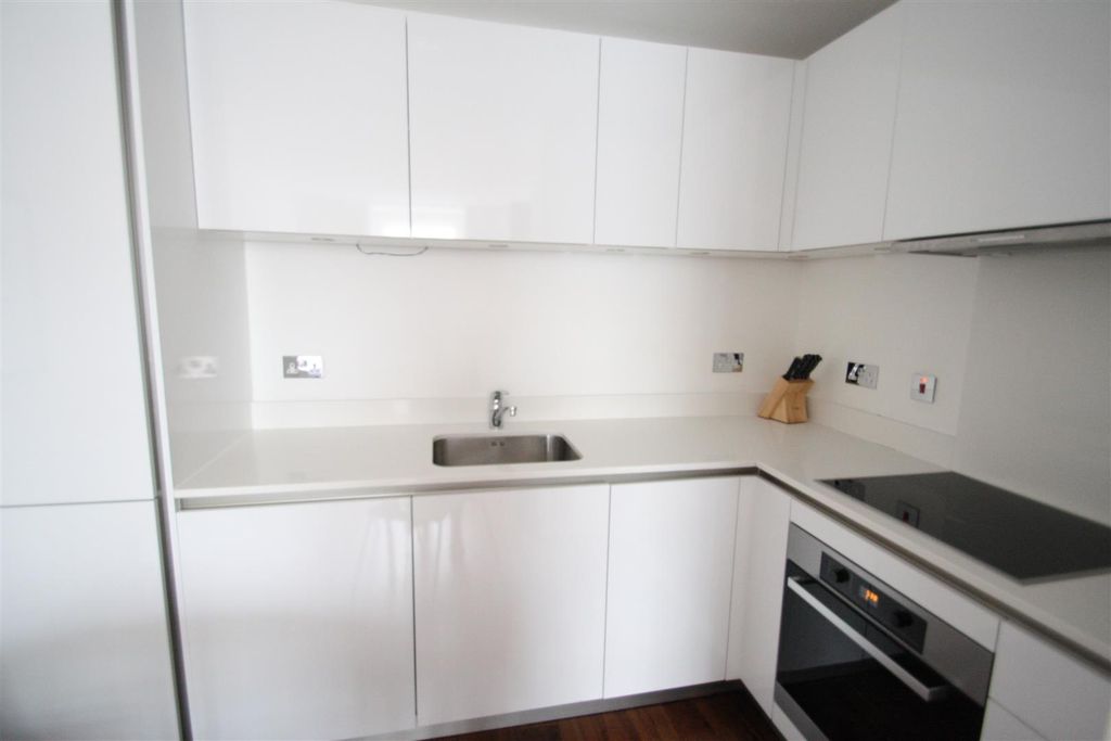 Property photo 3 of 7 Kitchen