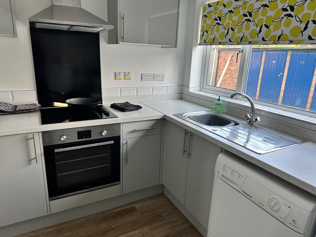 Additional image 4 of 2 bed flat for saleMeadow Close, Stratford-Upon-Avon CV37