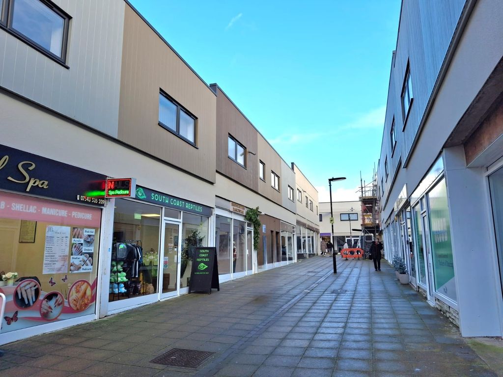 Property photo 3 of 6 External