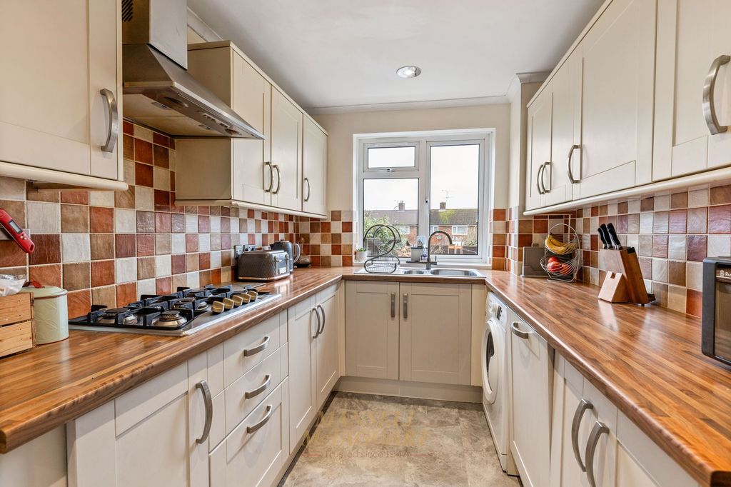 Property photo 3 of 29