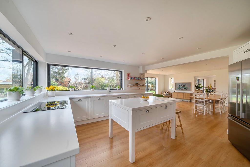 Property photo 2 of 23