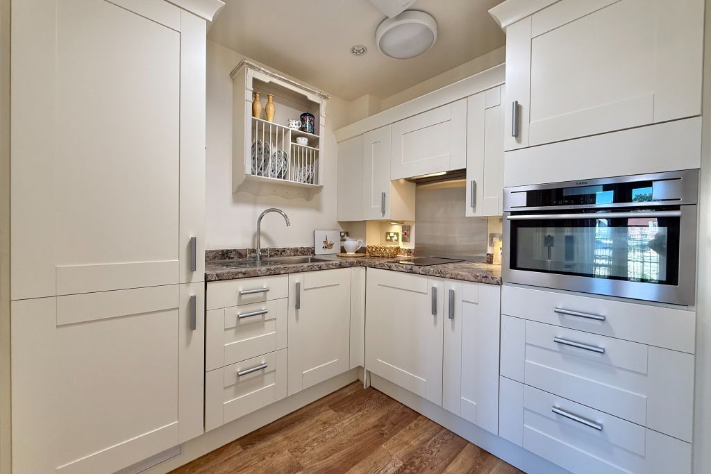 Property photo 2 of 12 Kitchen