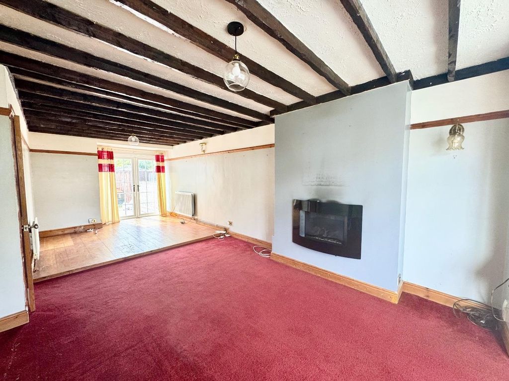 Property photo 3 of 13 Lounge