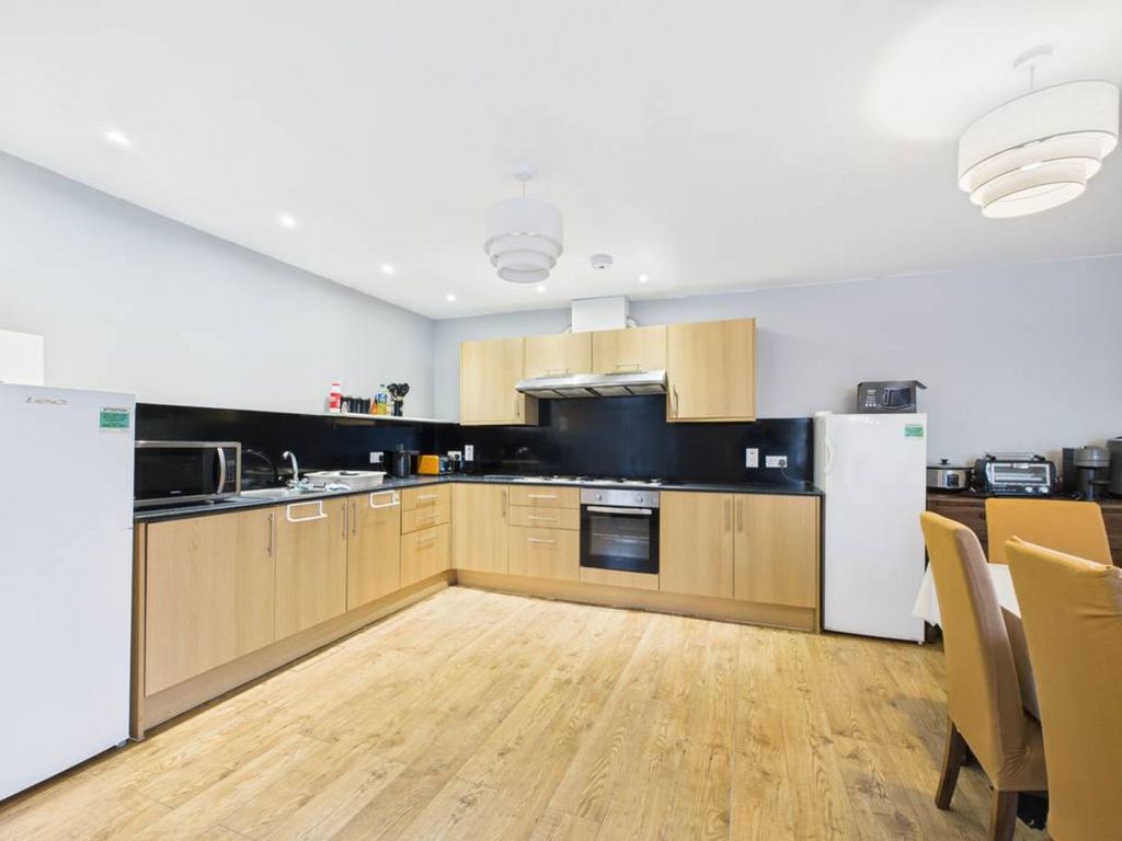 Property photo 3 of 27