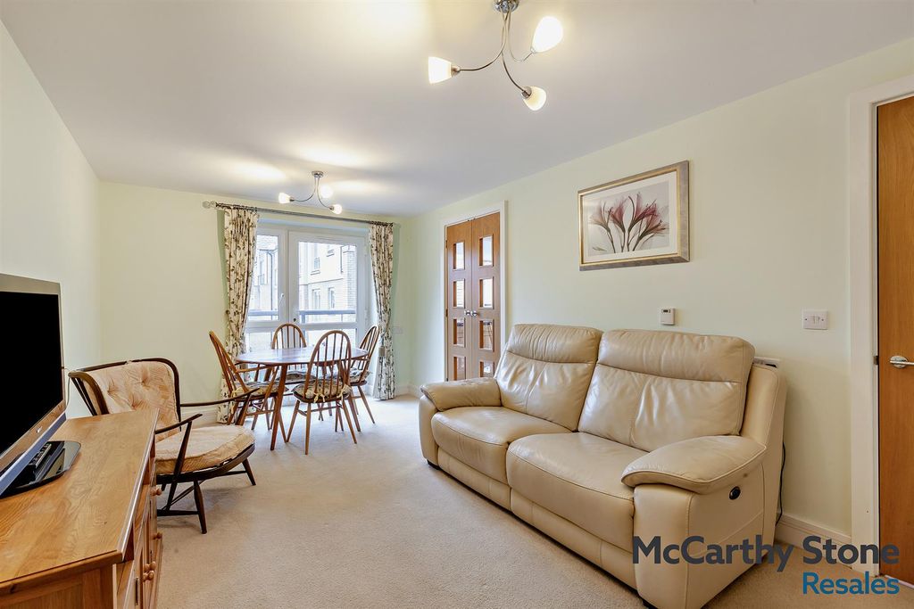 Property photo 1 of 8 8677354-Interior02-800.Jpg