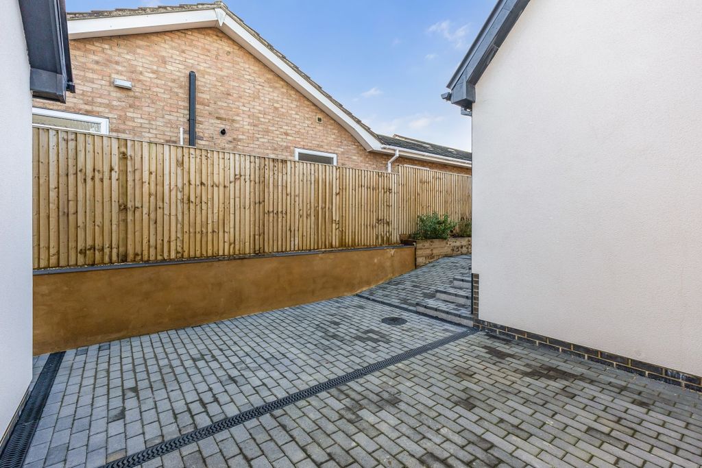 Property photo 2 of 16 101702_101c-Upper...