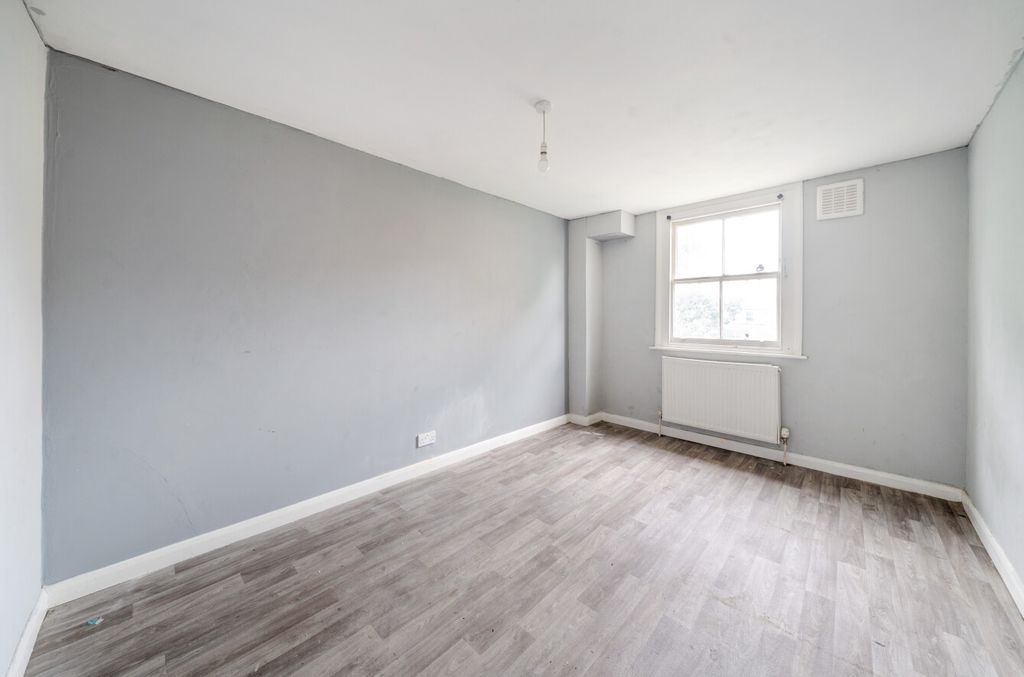 Property photo 3 of 13 1328143-8-6878Fe0...